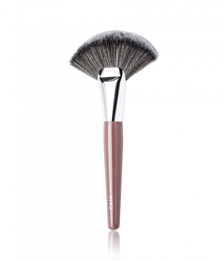 LARGE FAN BRUSH 02 in the group BRUSHES & TOOLS / BRUSHES / Makeup Brushes at CAIA Cosmetics (CAI139)