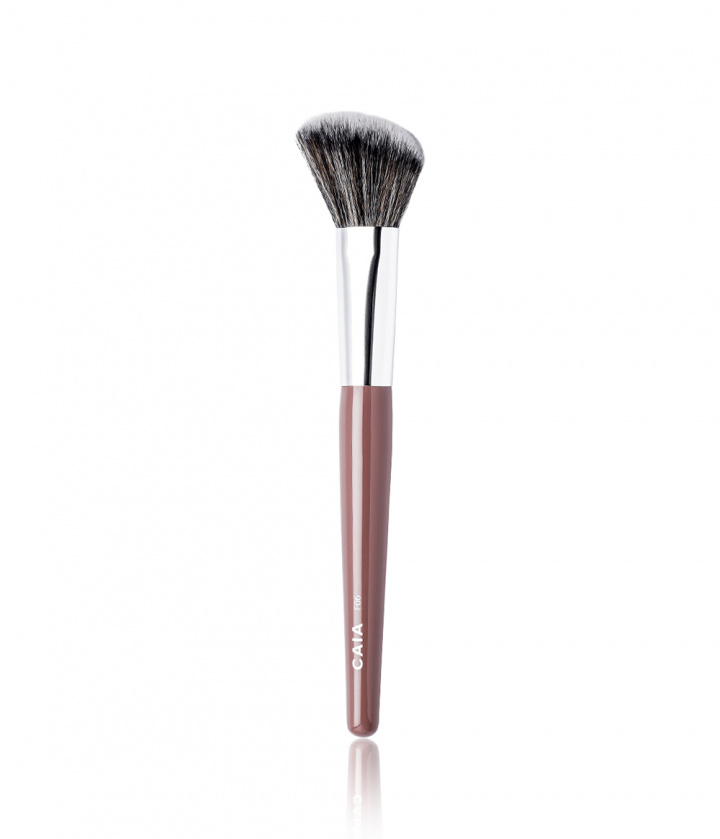 ANGLED BLUSH BRUSH 06 in the group BRUSHES & TOOLS / BRUSHES / Makeup Brushes at CAIA Cosmetics (CAI143)