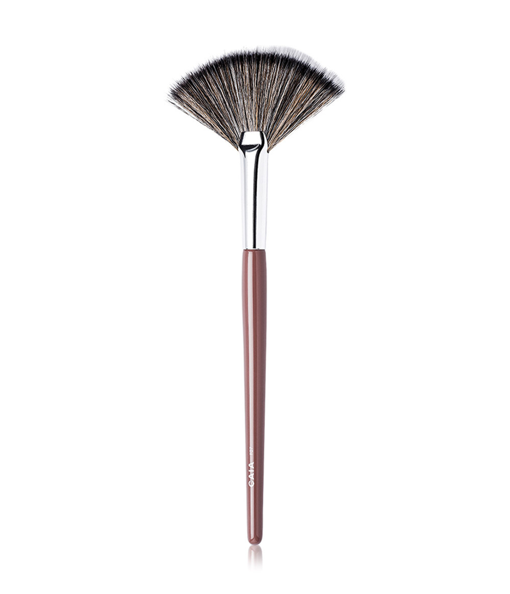 HIGHLIGHTER FAN BRUSH F07 in the group BRUSHES & TOOLS / BRUSHES / Makeup Brushes at CAIA Cosmetics (CAI144)