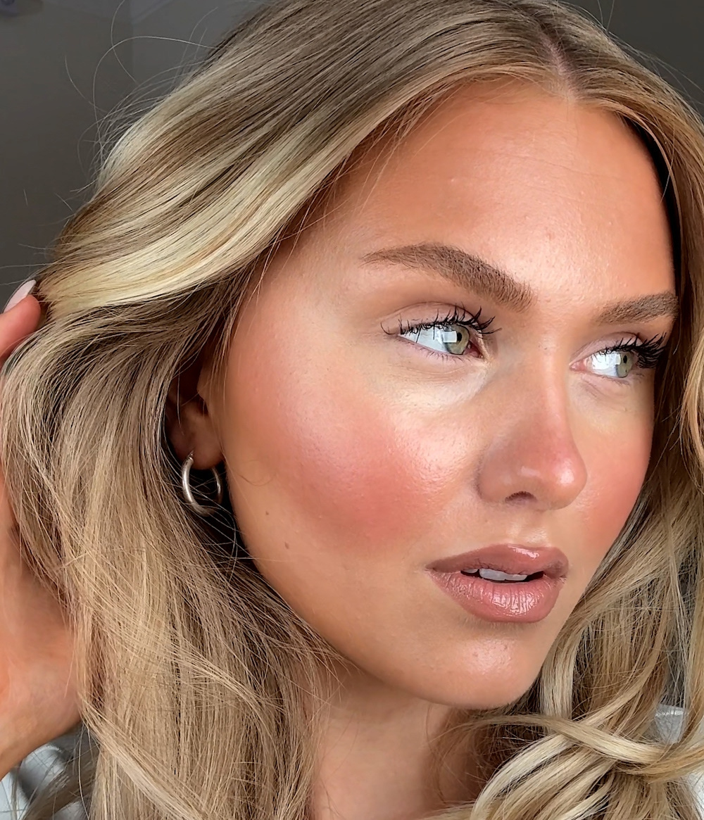 THAT DEWY LOOK THAT DEWY LOOK