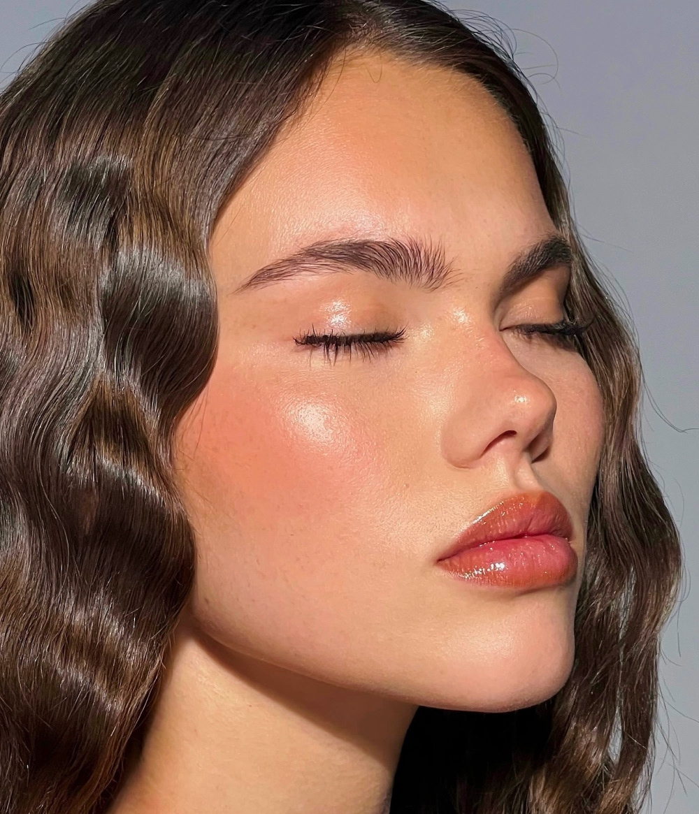 THAT DEWY LOOK THAT DEWY LOOK