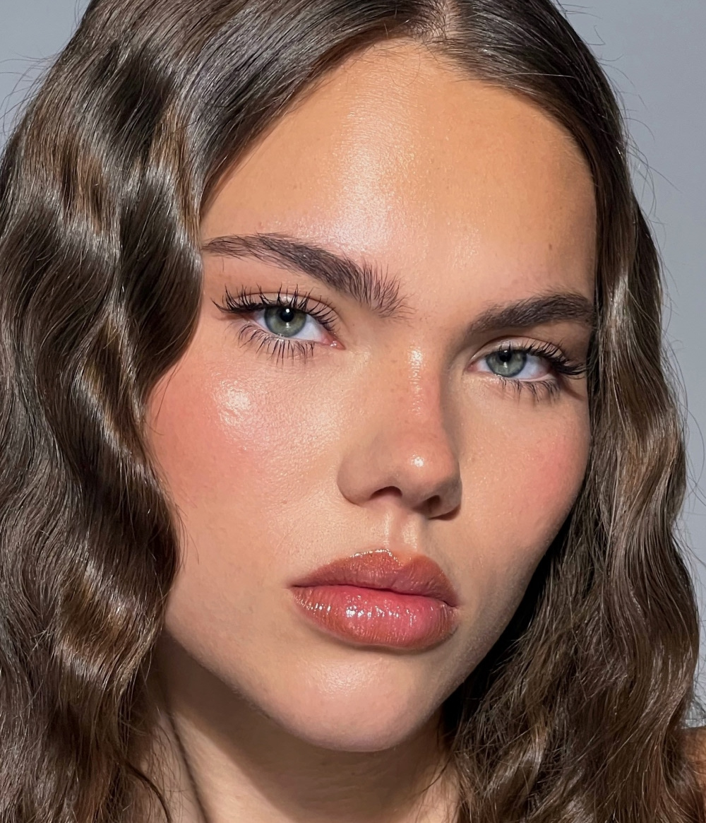 THAT DEWY LOOK THAT DEWY LOOK