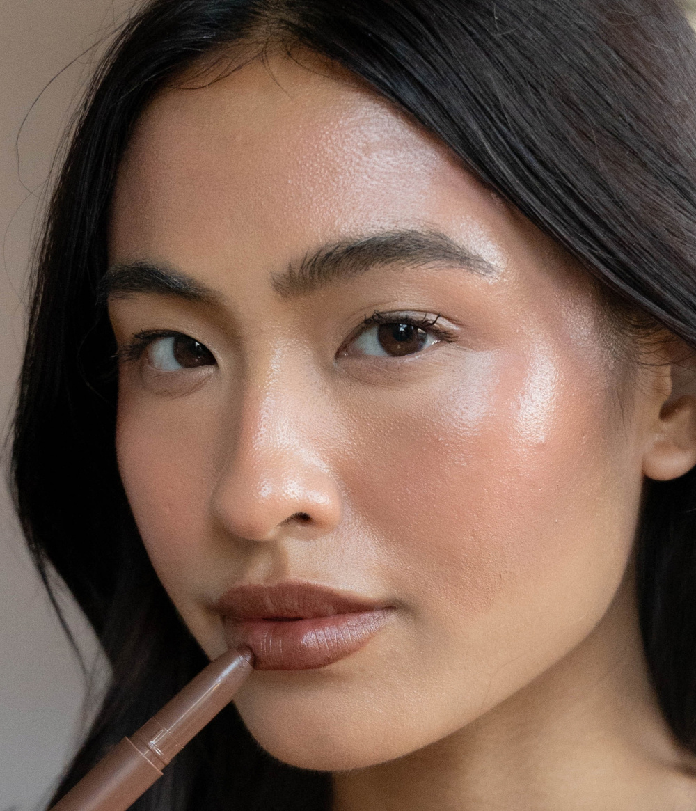VELVET BROWN LIP CRAYON