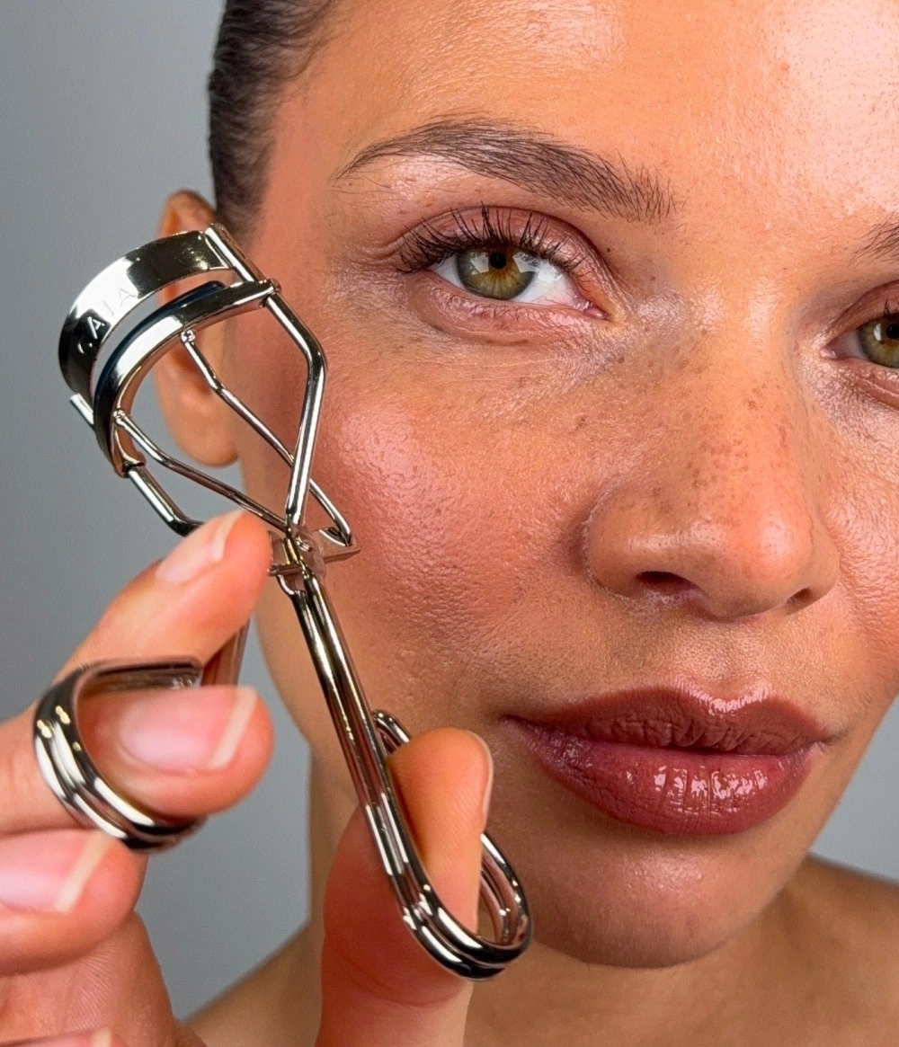 EYELASH CURLER